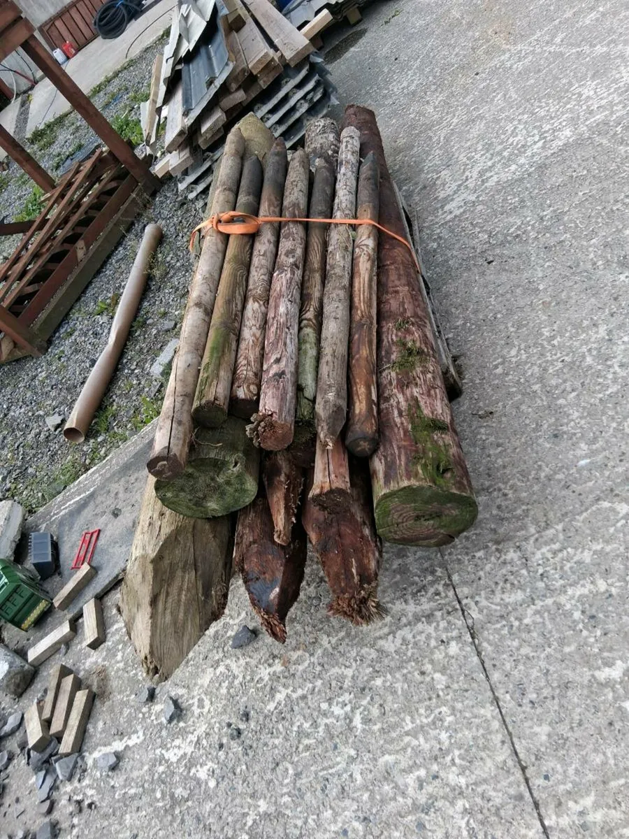 Farm fencing equipment - Image 1