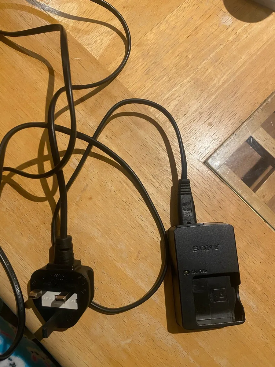 Sony battery charger - Image 1