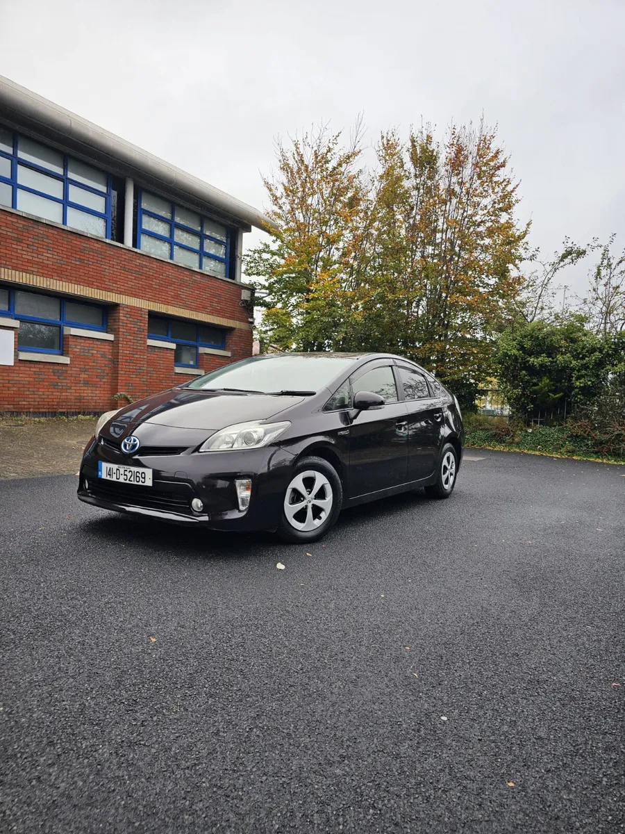 Toyota Prius 2014 Automatic Hybrid - Image 1