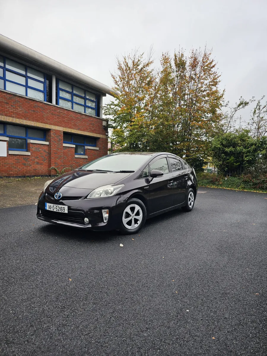 Toyota Prius 2014 Automatic Hybrid - Image 2