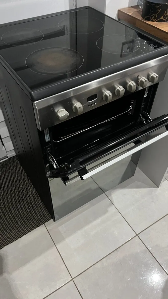 Freestanding Electric INDESIT hob and double grill - Image 2