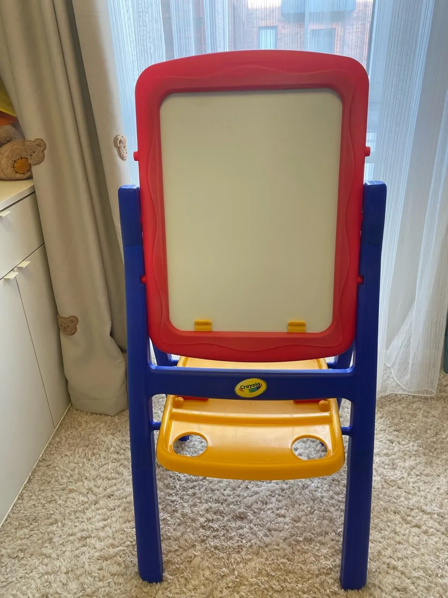 Crayola Easel 2-in-1 - Image 1