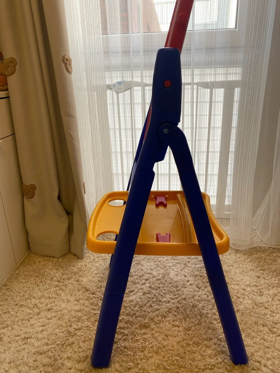 Crayola Easel 2-in-1 - Image 3