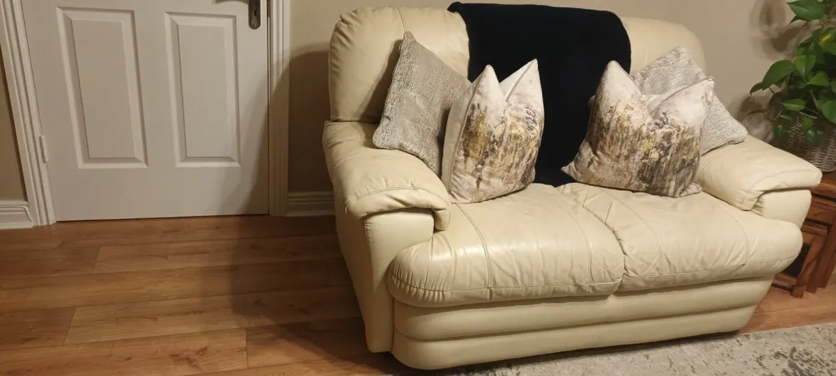 Couch - Image 2