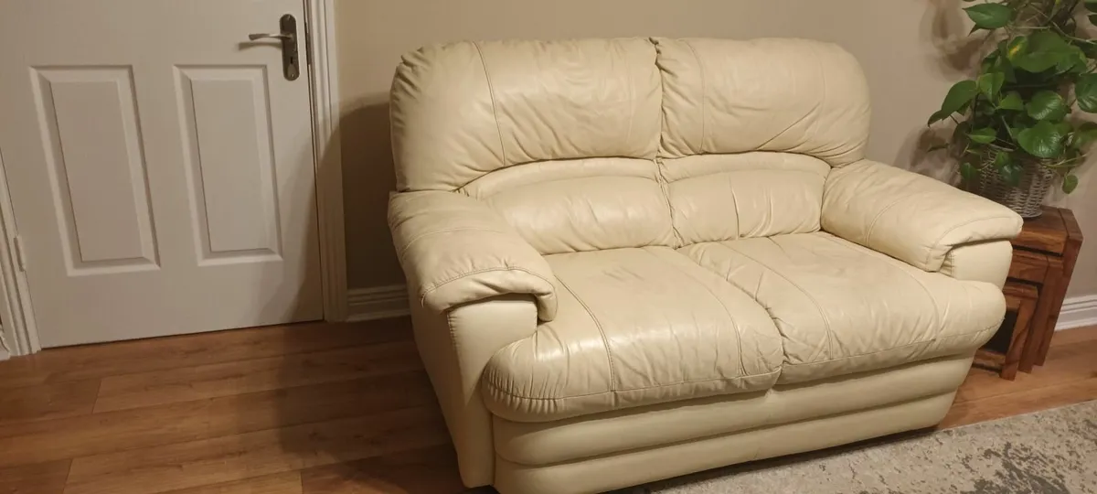 Couch - Image 4