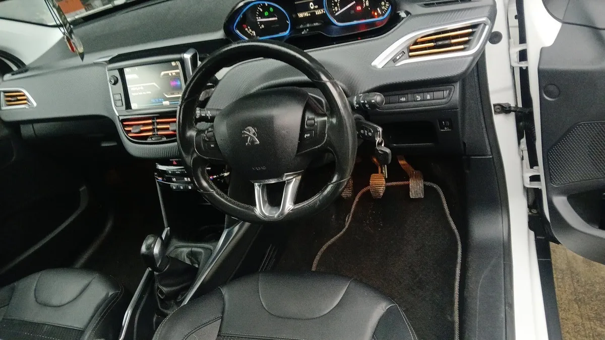 2014 peugeot 2008 1.2 allure - Image 4