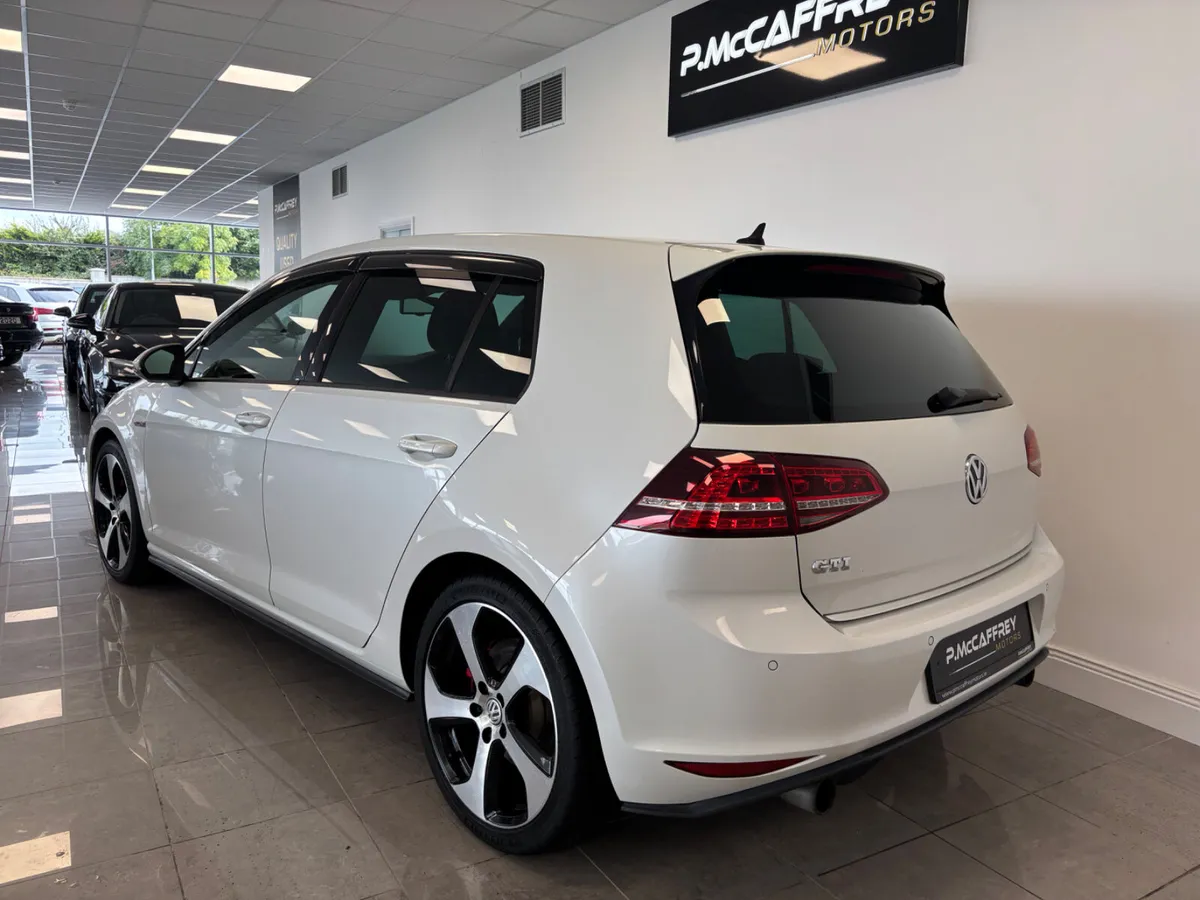 2015 Volkswagen Golf GTI 2.0 TSI AUTO - Image 3