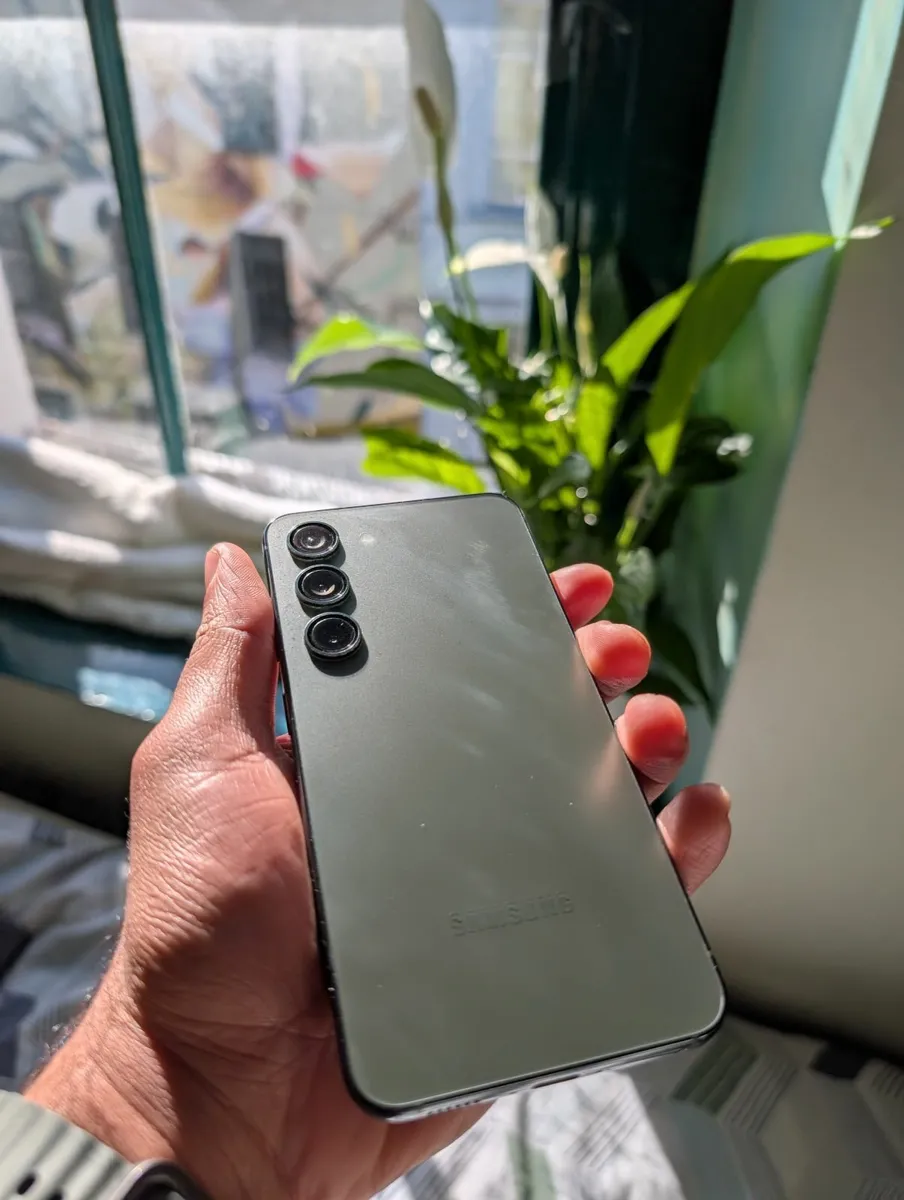 Phone - Image 1