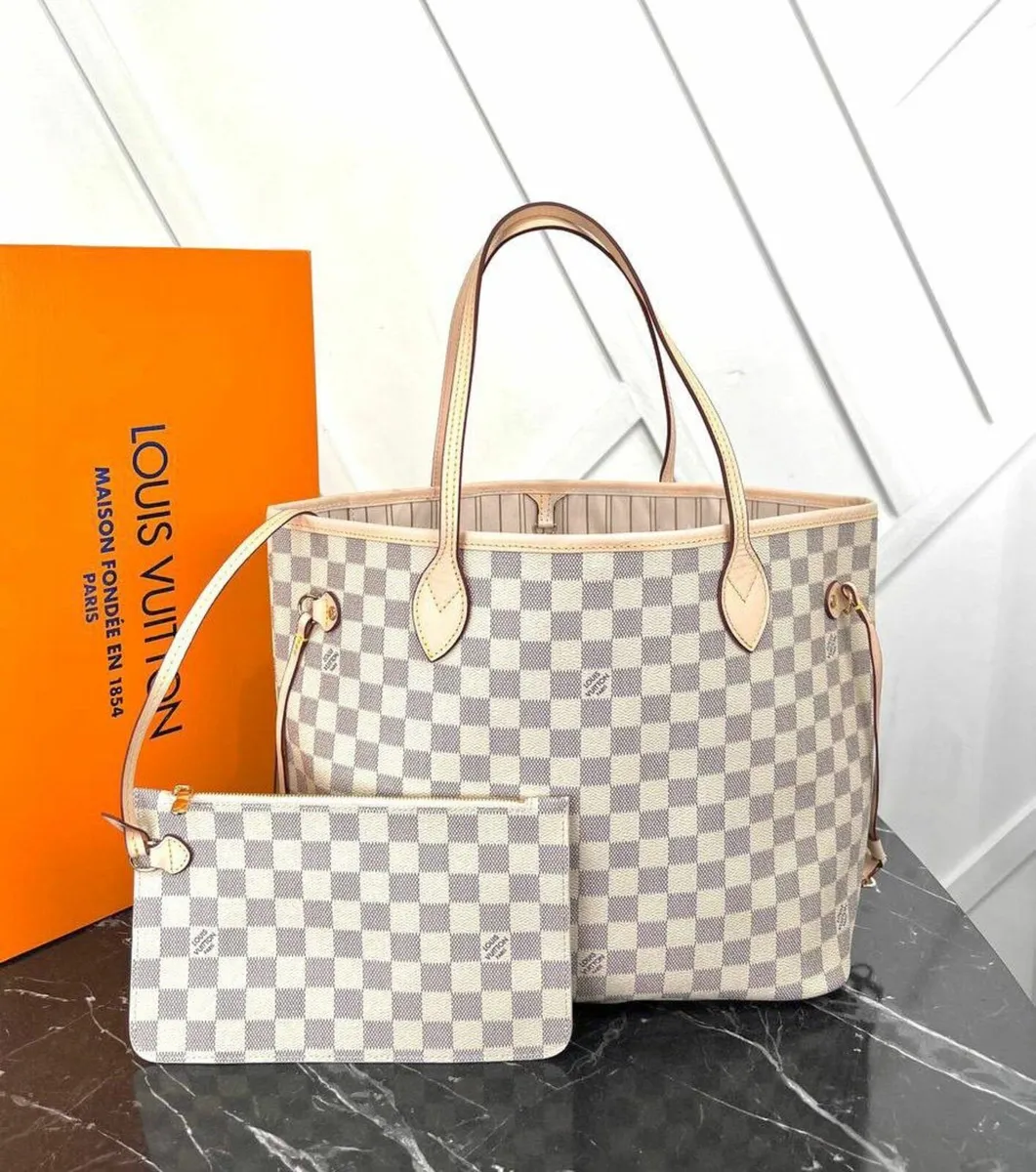Louis Vuitton Neverfull Bags in MM Size - Image 1