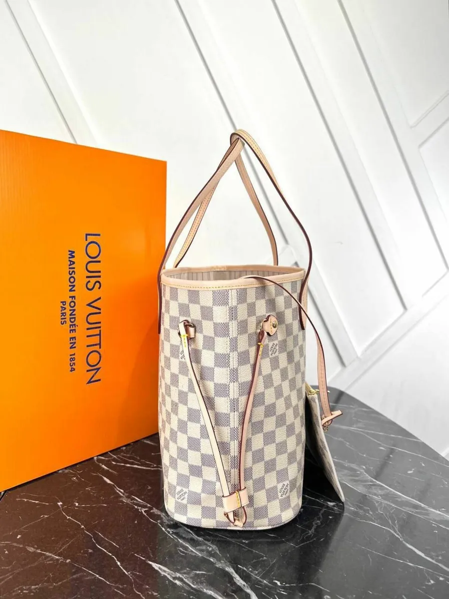 Louis Vuitton Neverfull Bags in MM Size - Image 2