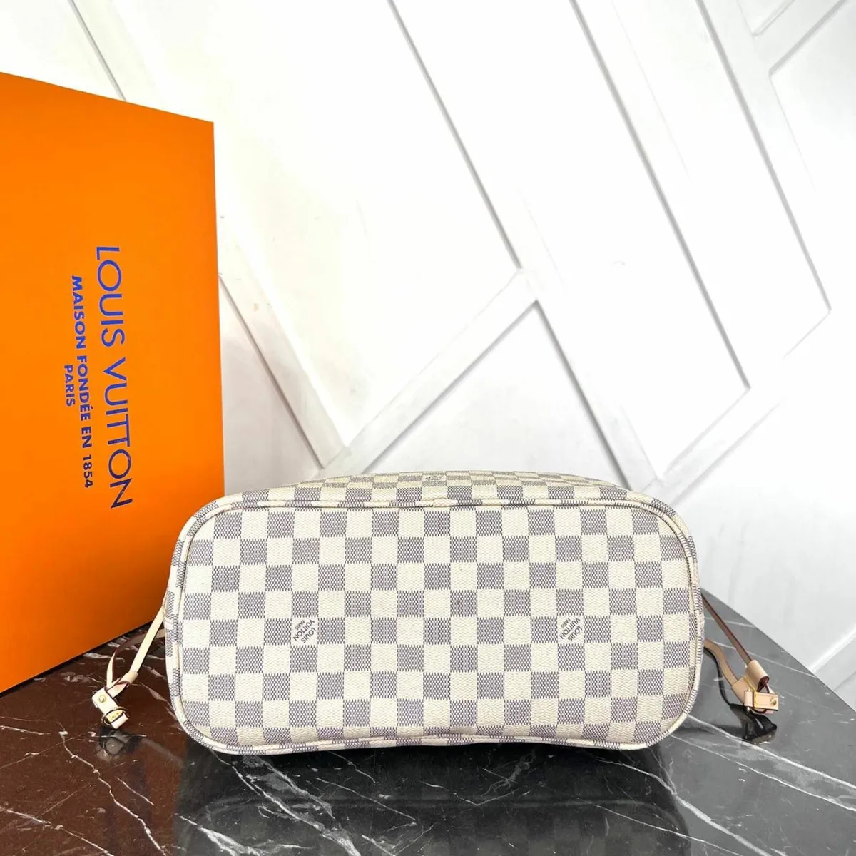 Louis Vuitton Neverfull Bags in MM Size - Image 3
