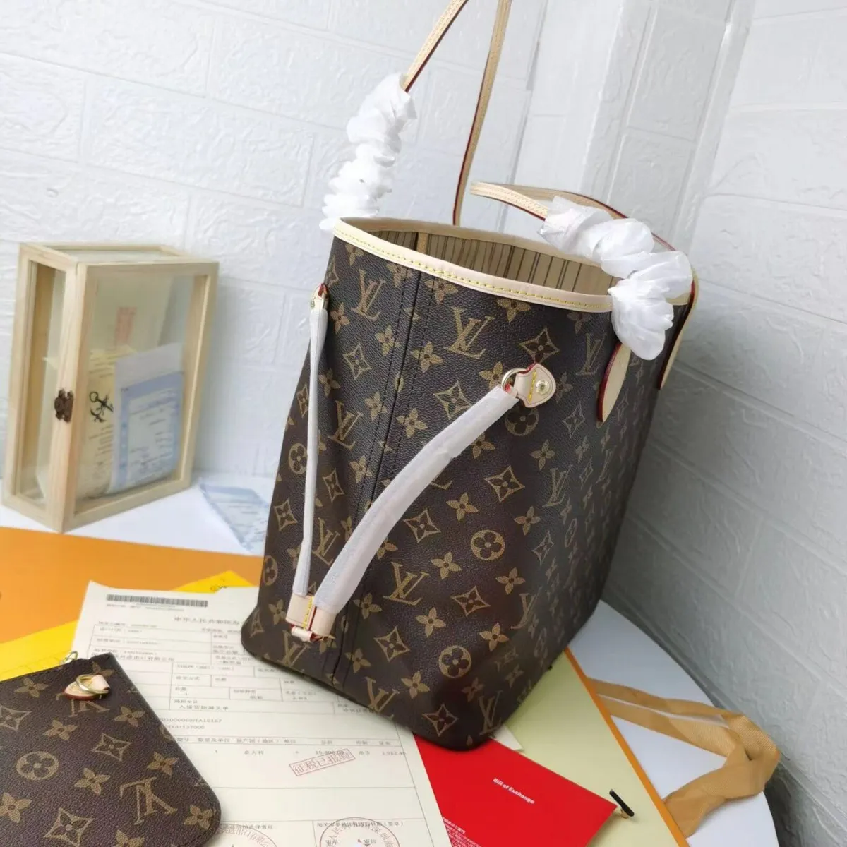 Louis Vuitton Neverfull Bags in MM Size - Image 4
