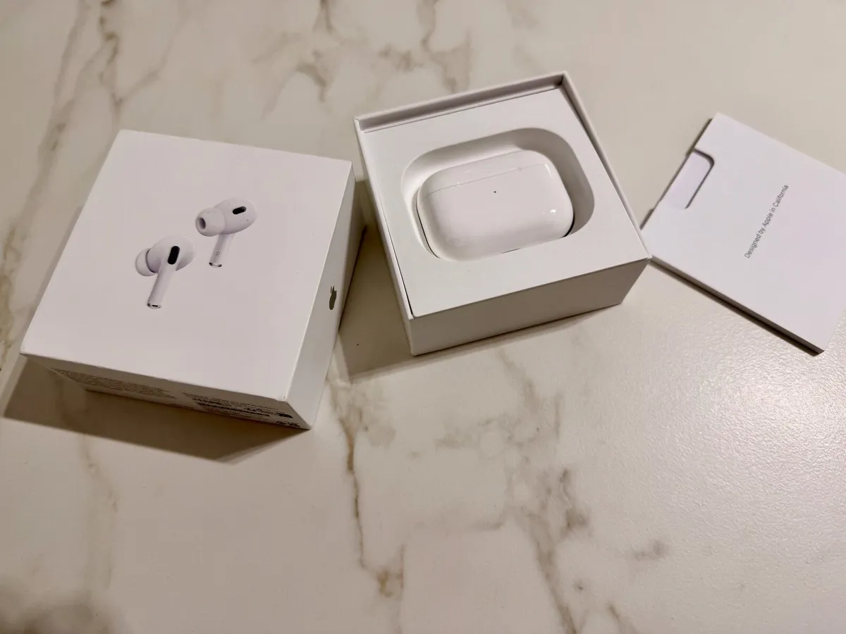 Apple AirPods Pro 2 with MagSafe Case (USB‑C) - Image 4