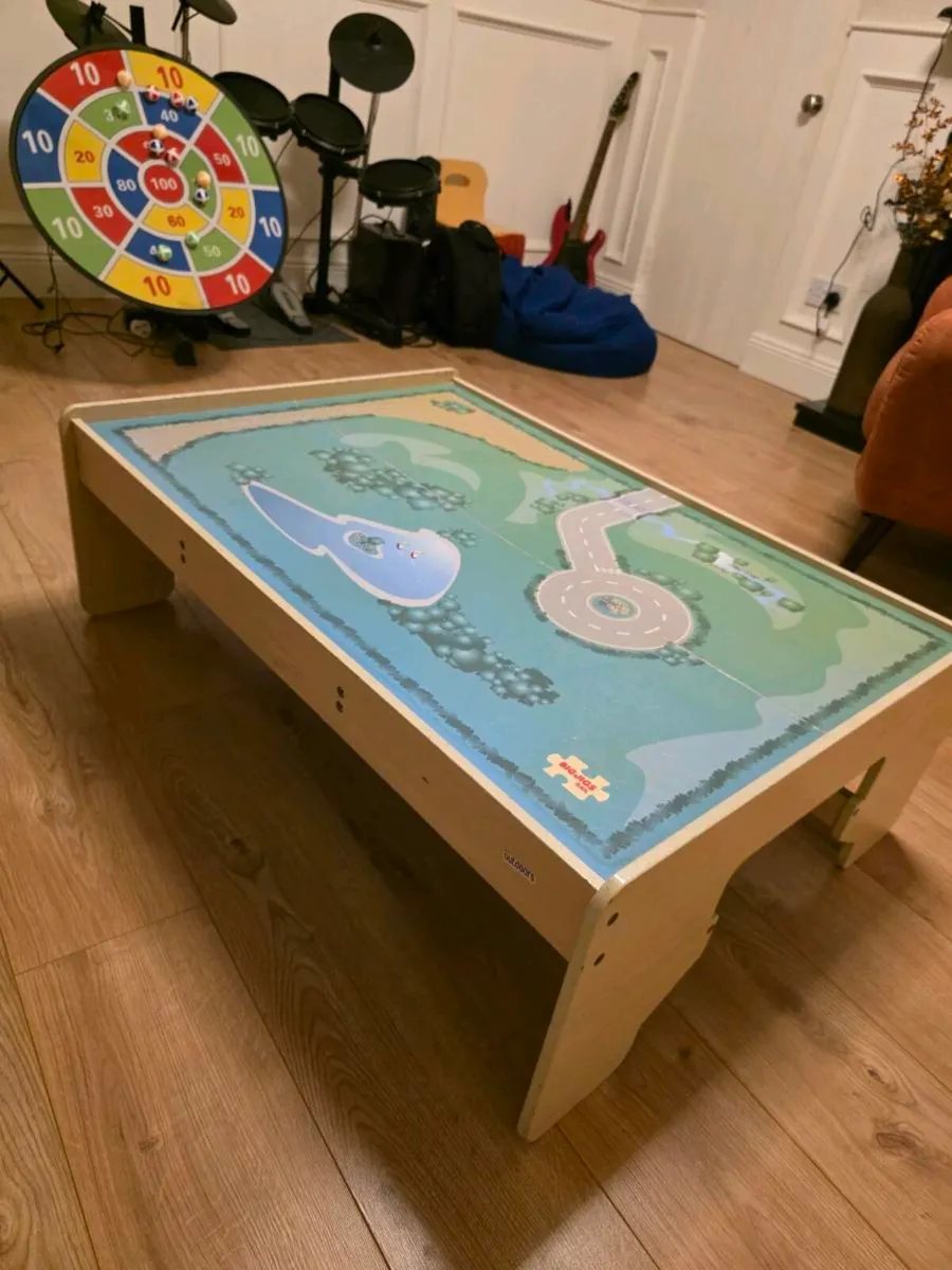 Child's play table - Image 1