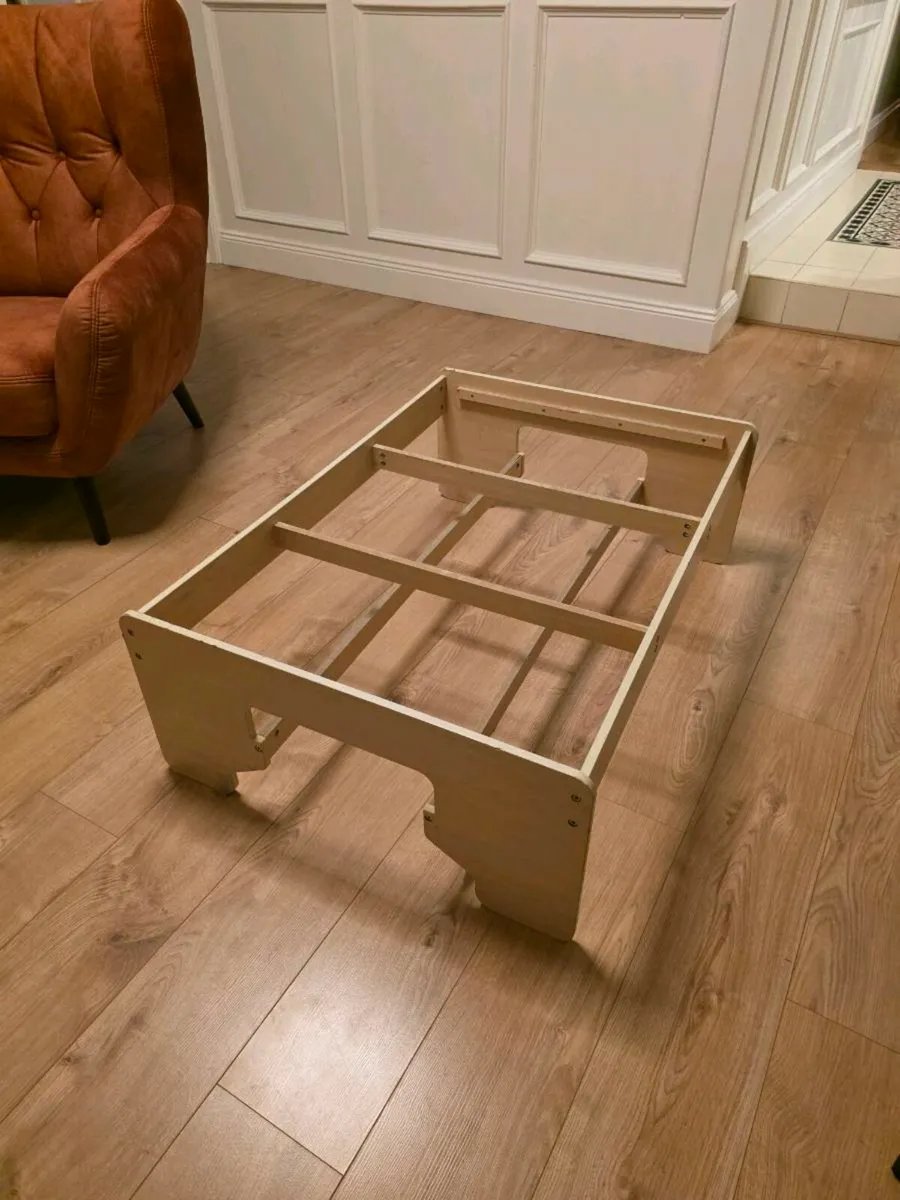 Child's play table - Image 2