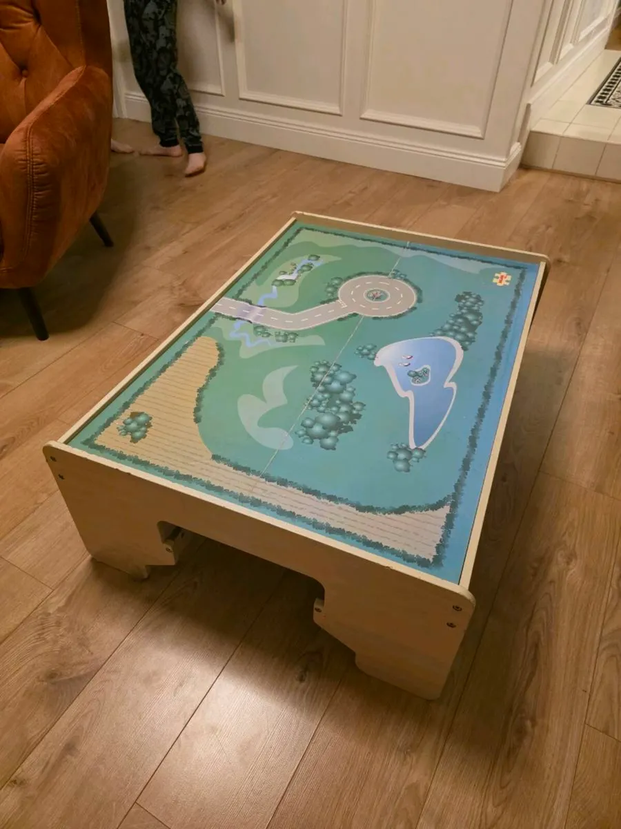 Child's play table - Image 4