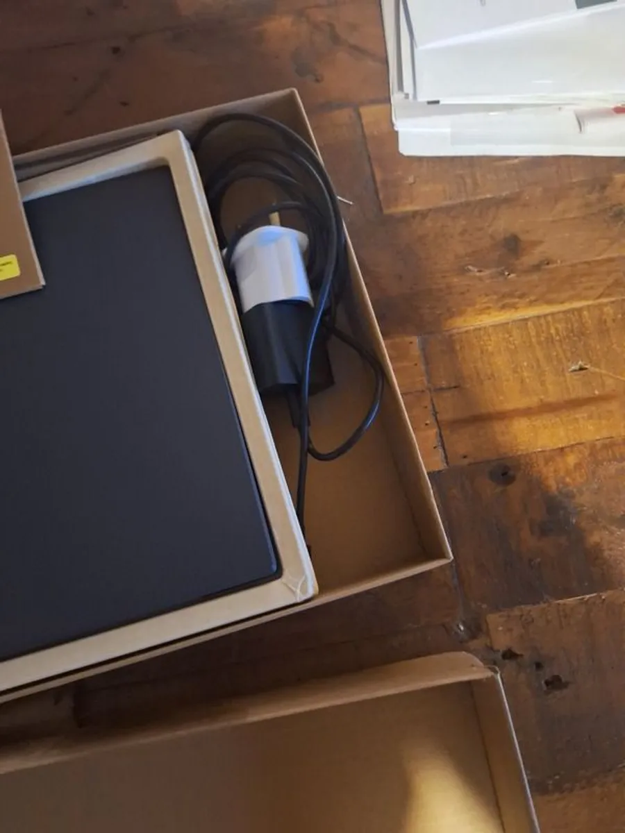 Laptop - Image 2