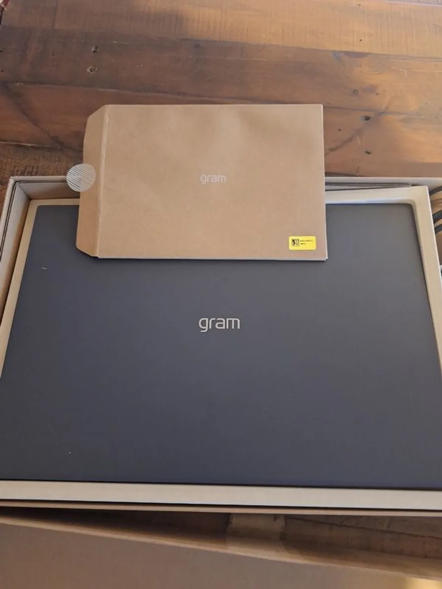 Laptop - Image 3