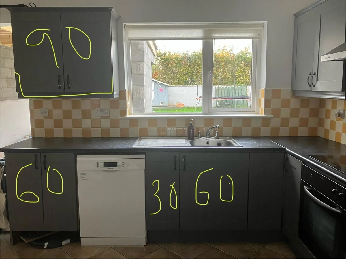 Kitchen units, worktop, oven, sink and extractor - Image 3