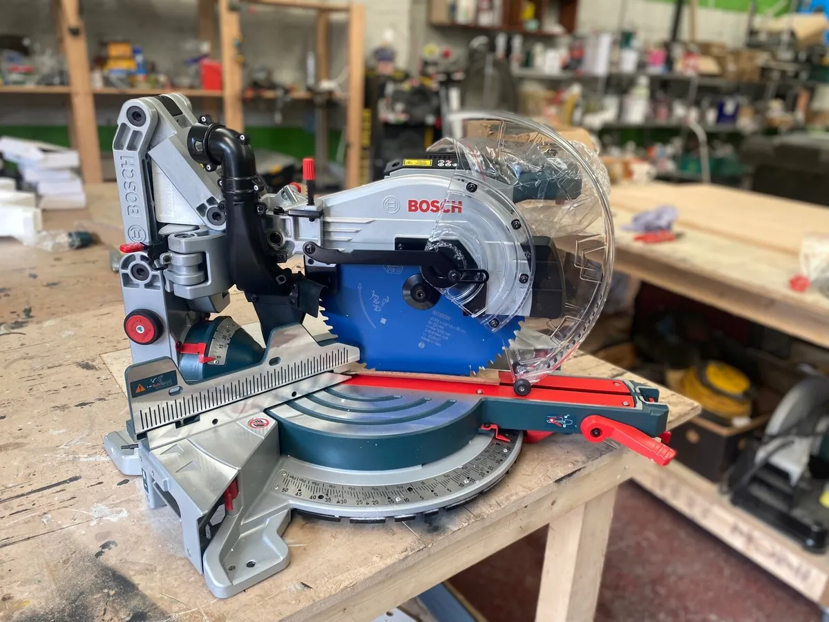 Bosch  Mitre saw / skill saw / Track saw / baterie - Image 1