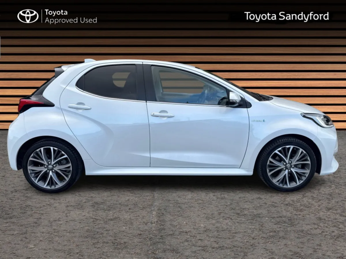 Toyota Yaris HYBRID PLATINUM TOP SPEC *IRISH CAR* - Image 3