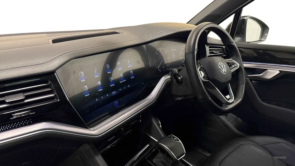 Volkswagen Touareg Diesel Estate - Image 2