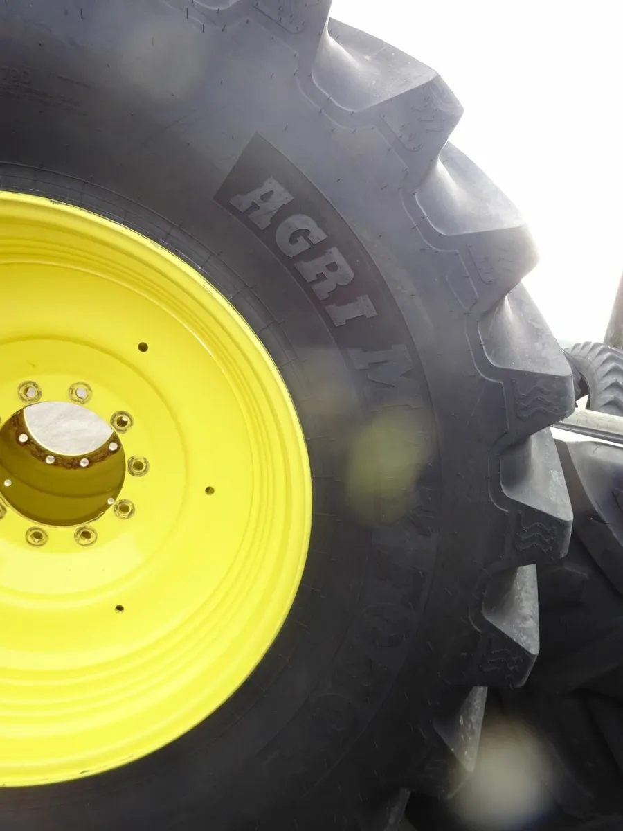 AS NEW SET IF650/85R38 BKT AGRIMAX FORCE - Image 1