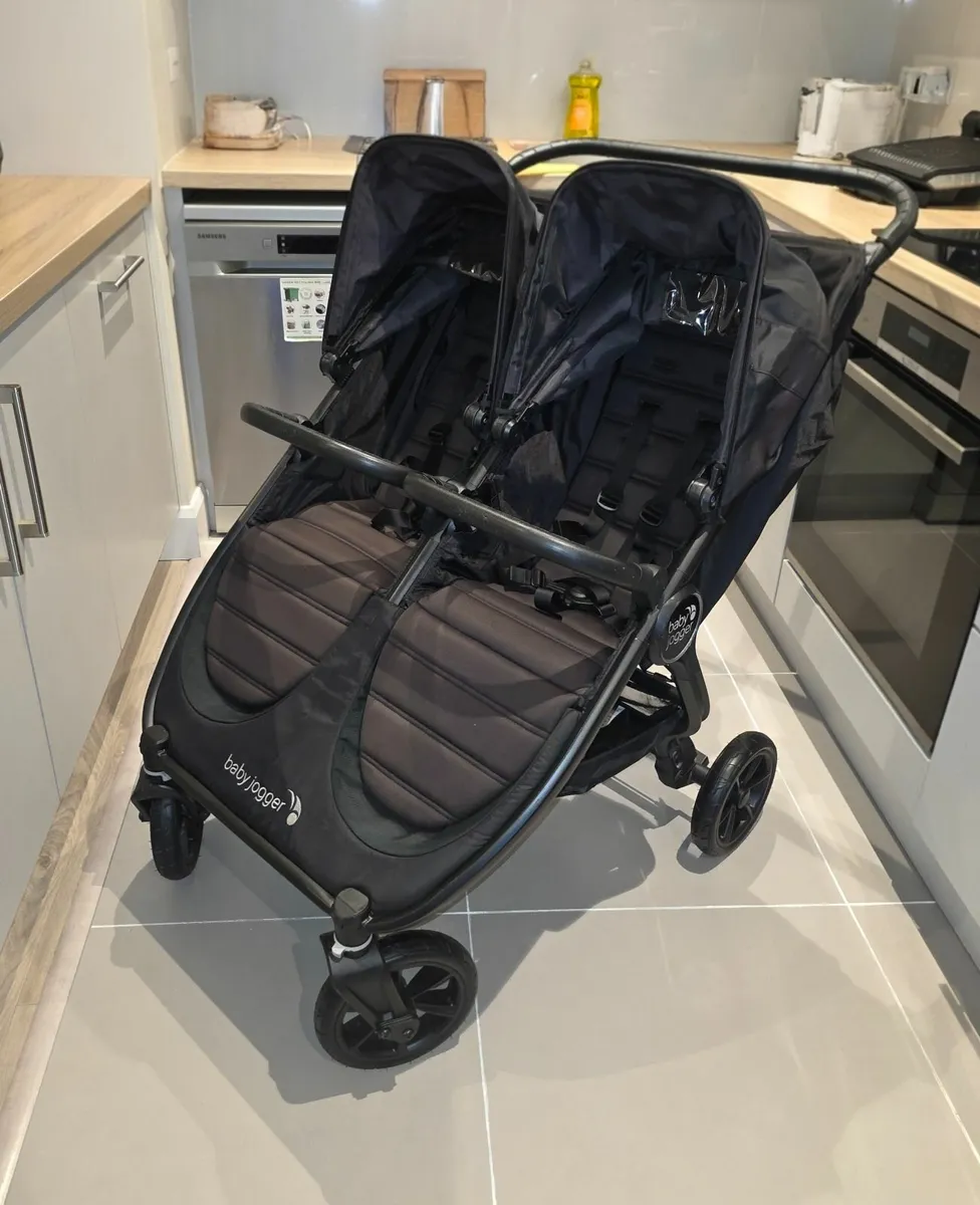 IMMACULATE Baby Jogger City Mini GT2 double - Image 1