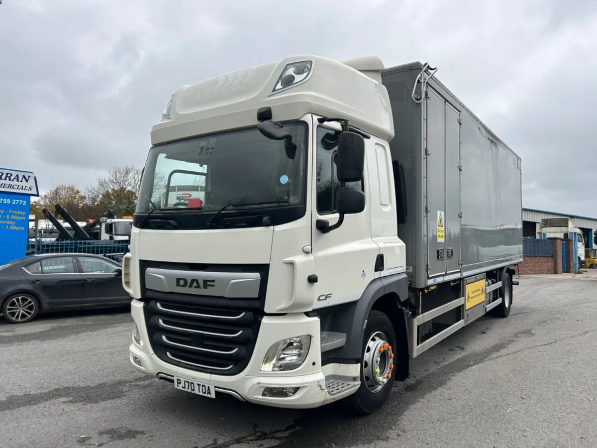 2021 Daf cf370 4x2 box of chassis cab - Image 1