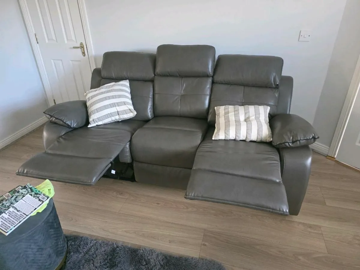 Recliner sofa 3+2 - Image 1