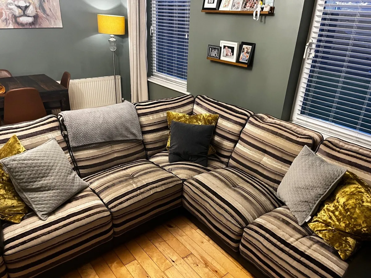 Corner sofa, left handed - Image 1
