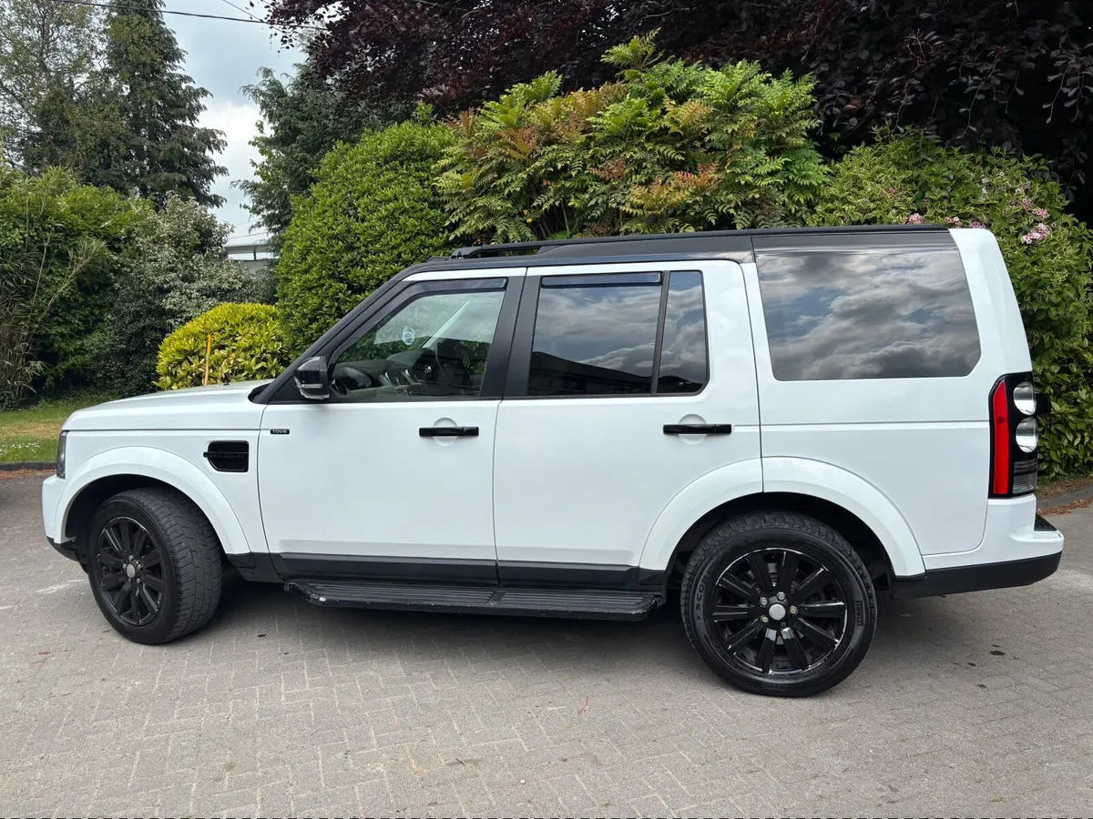 Land Rover Discovery 2016 - Image 1