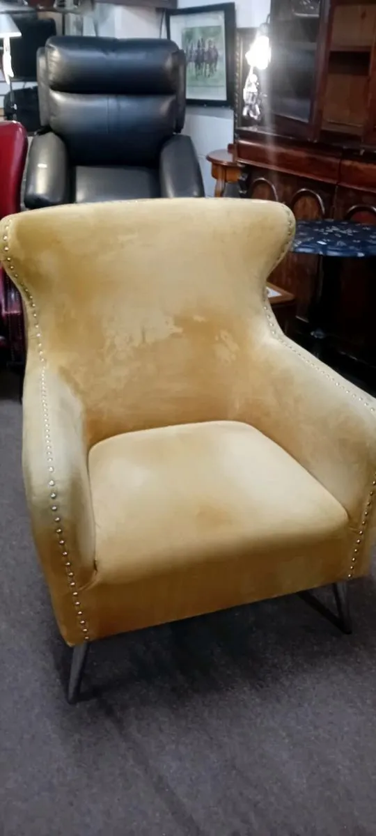 Modern Yellow Velvet Button Side Armchair - Image 1