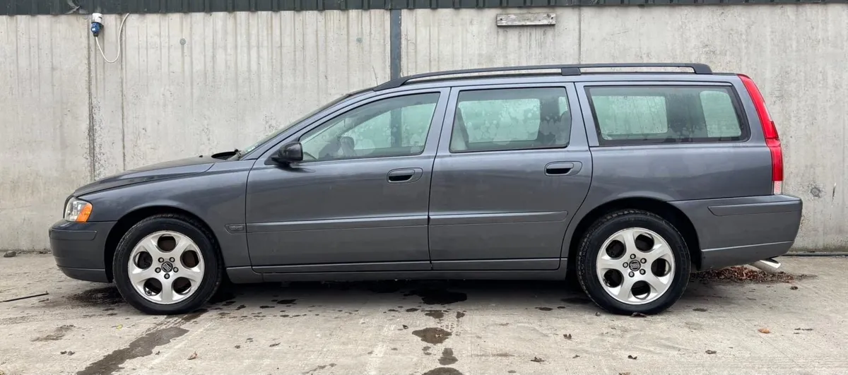 2005 Volvo V70 parts - Image 2