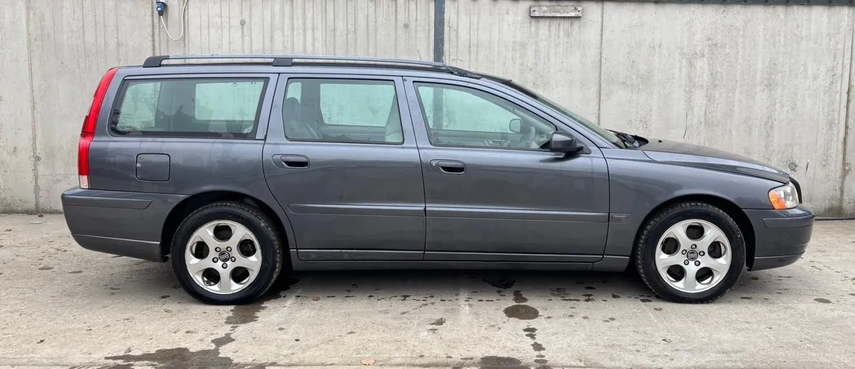 2005 Volvo V70 parts - Image 3