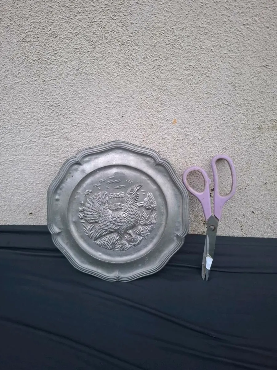 Pewter display plate postage possible