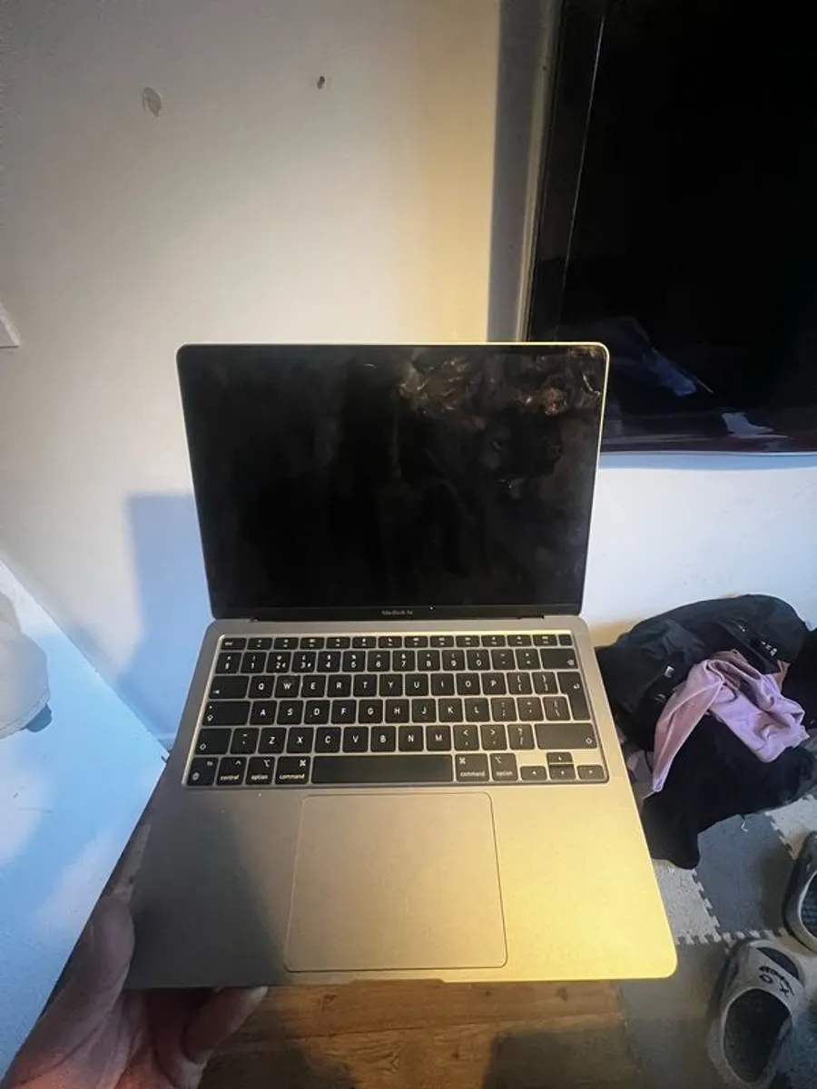 Apple Macbook Air 2020 + Wireless Mouse - Image 1