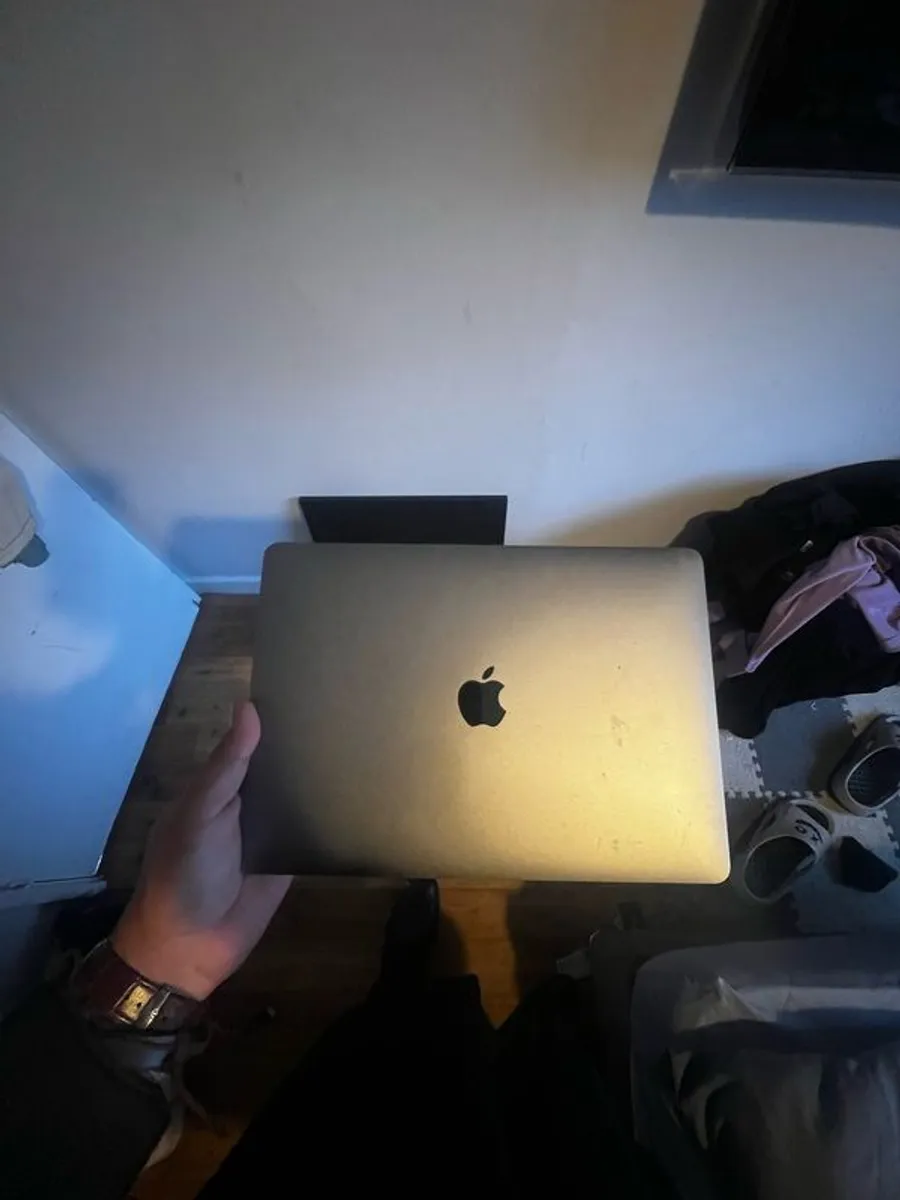 Apple Macbook Air 2020 + Wireless Mouse - Image 2