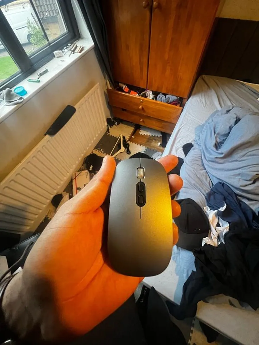 Apple Macbook Air 2020 + Wireless Mouse - Image 3