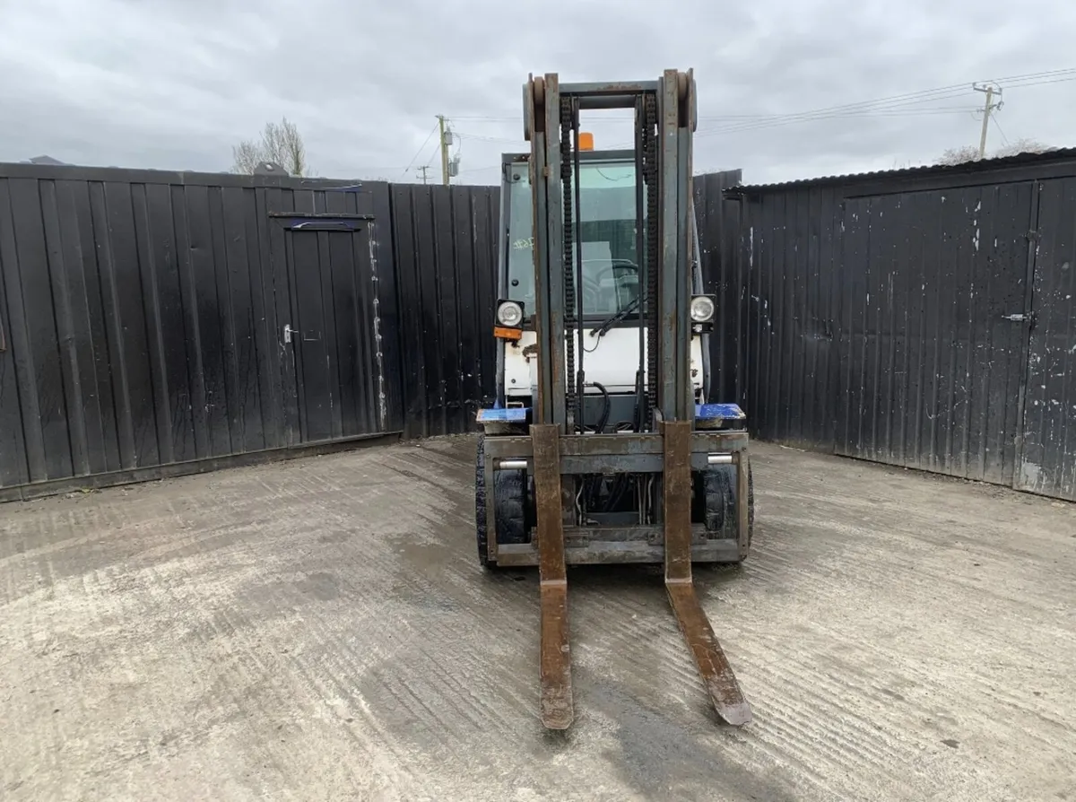 Jungheinrich Diesel Forklift fitted with a 2-stage - Image 2