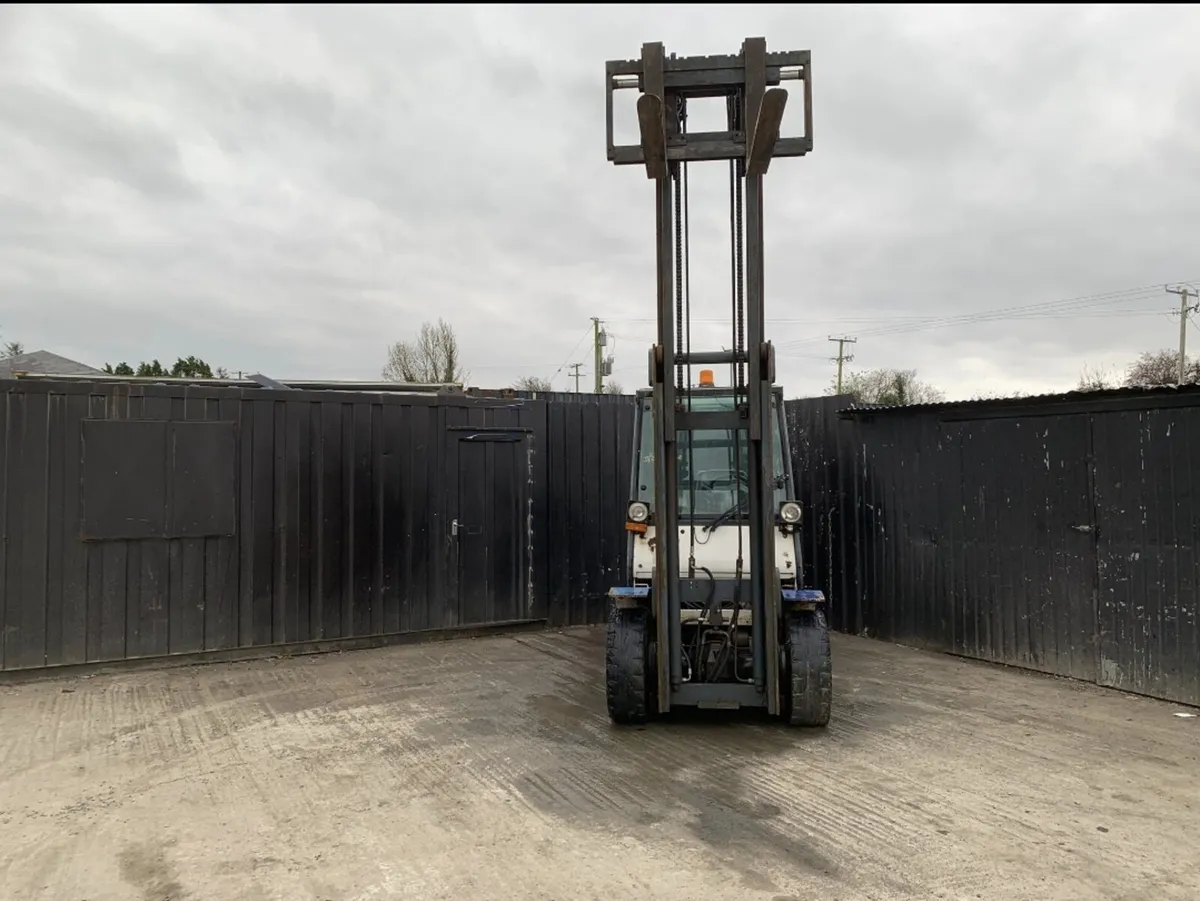 Jungheinrich Diesel Forklift fitted with a 2-stage - Image 4