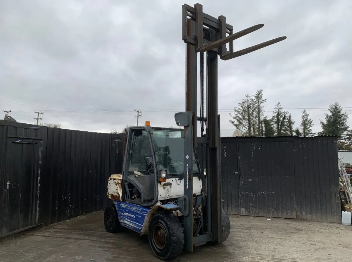 Jungheinrich Diesel Forklift fitted with a 2-stage - Image 3
