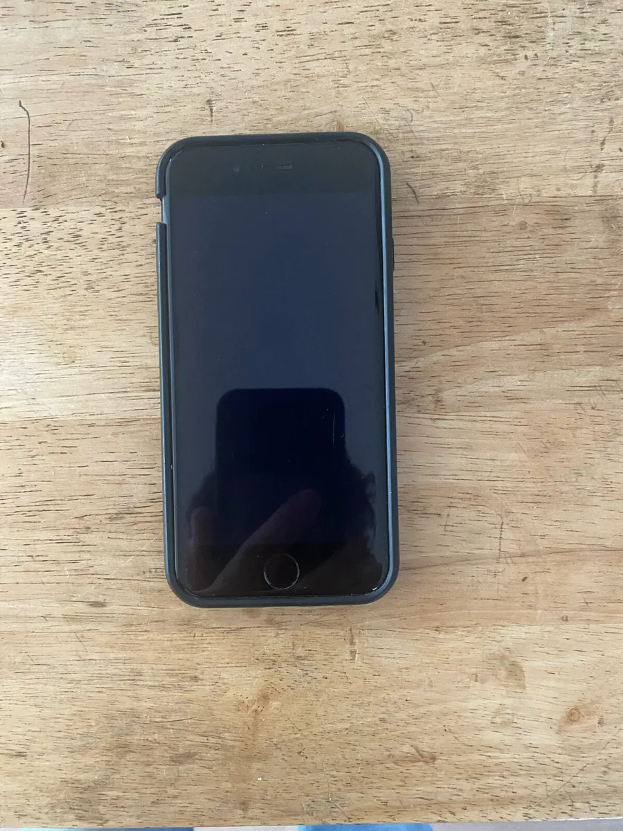 iPhone 8 - Image 2