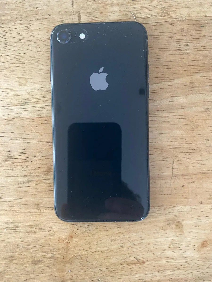 iPhone 8 - Image 3