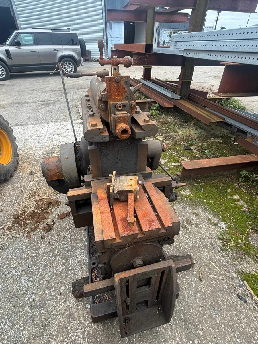 Keyway machine and Gear cutting machine - Image 1