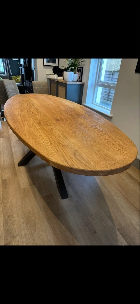 Oak dining table - Image 1
