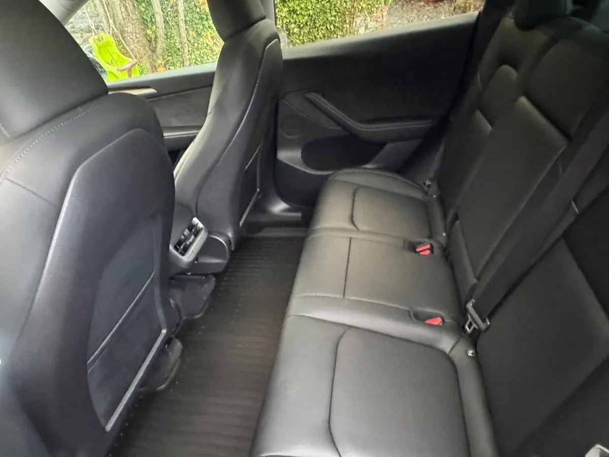 20224 Tesla Model Y RWD 1 Owner - Image 4