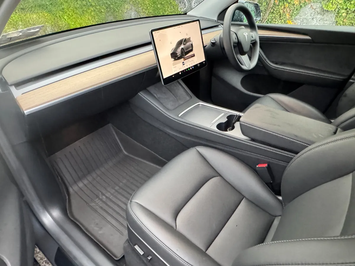 20224 Tesla Model Y RWD 1 Owner - Image 2