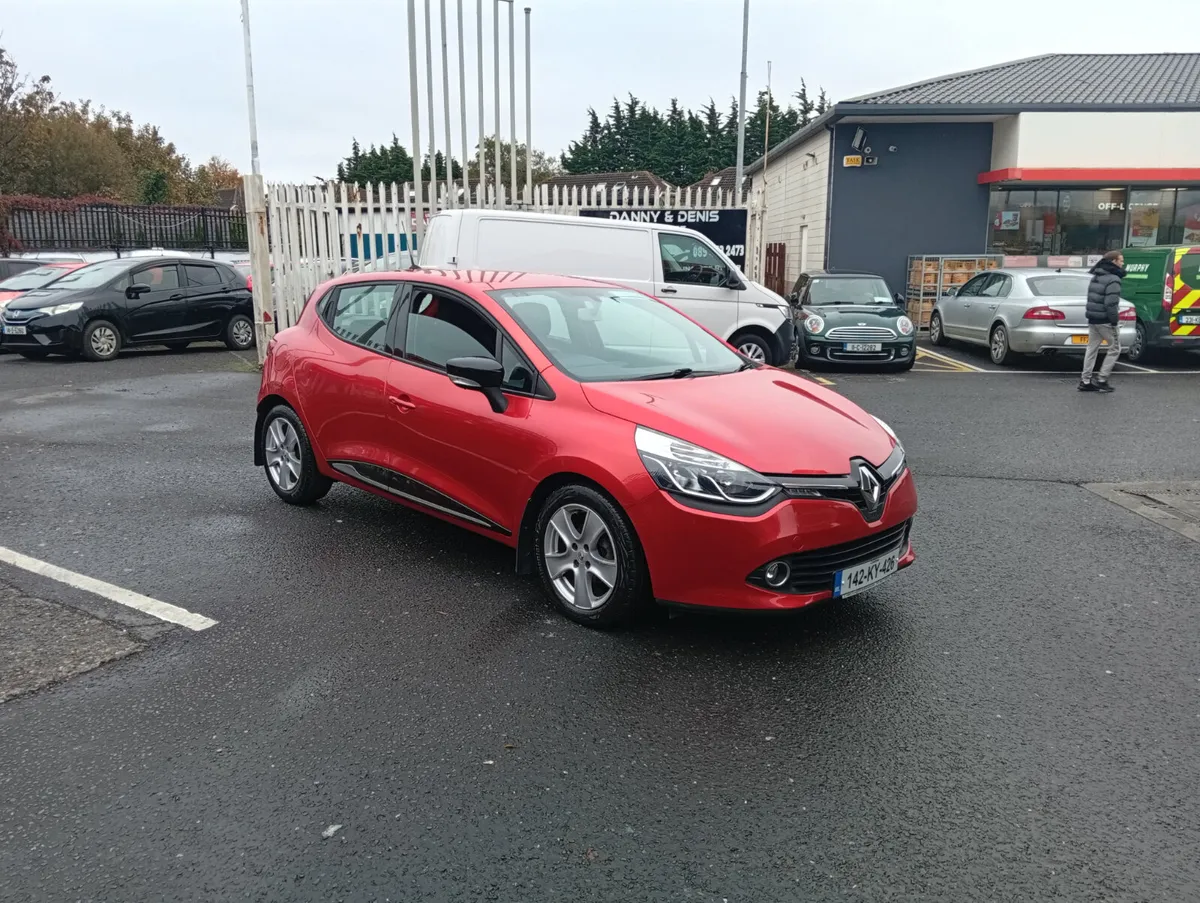 Renault Clio 2014 only 80,000 kms - Image 1