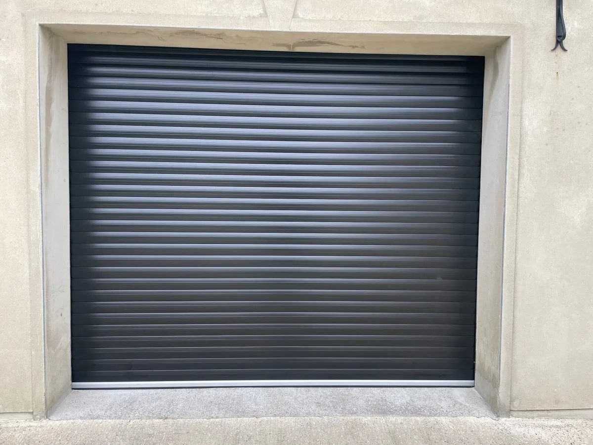 Garage door - Image 1